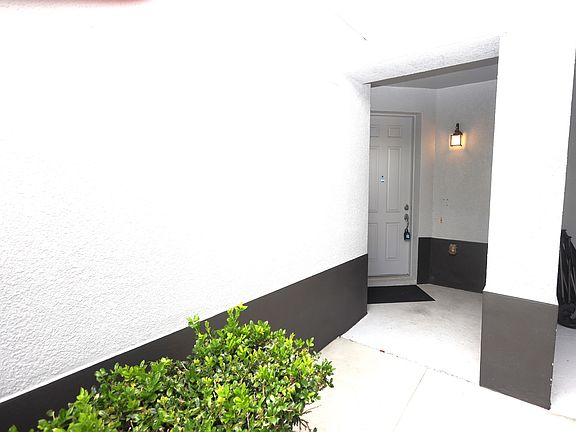 2nd image of 1552 Croydon St