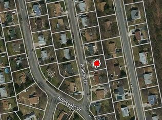 5 Pinetop Dr, Central Islip, NY 11722