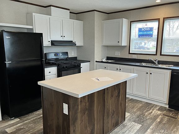 3rd image of 560 W 21st Street Site #42