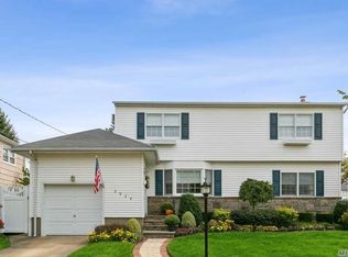 2323 Charing Cross Rd, Baldwin, NY 11510