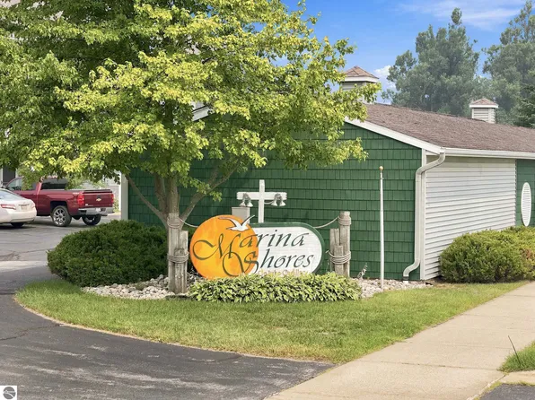632 S Lake St, Cadillac, MI 49601