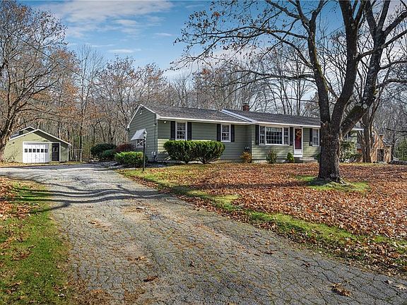 2nd image of 6 Old Field Dr