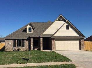 415 Lexington Ave, Clute, TX 77531