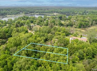 Birchwood Dr, Holly, MI 48442