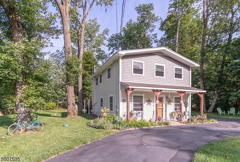 1st image of 19 Black Oak Dr