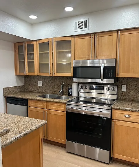 4410 N Longview Ave #220 — Photo 9