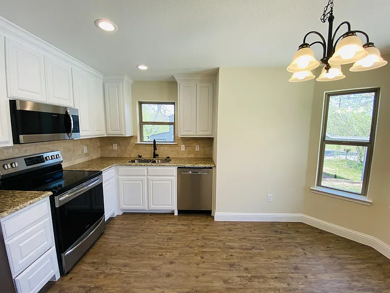 312 E Heron St — Photo 5