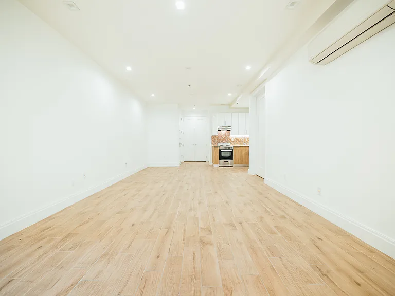 345 Eldert St #25 — Photo 2