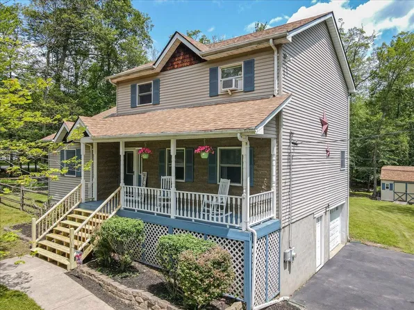 2 Fig Ct, East Stroudsburg, PA 18302