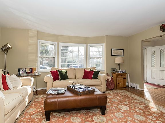 4th image of 354 Littleworth Ln