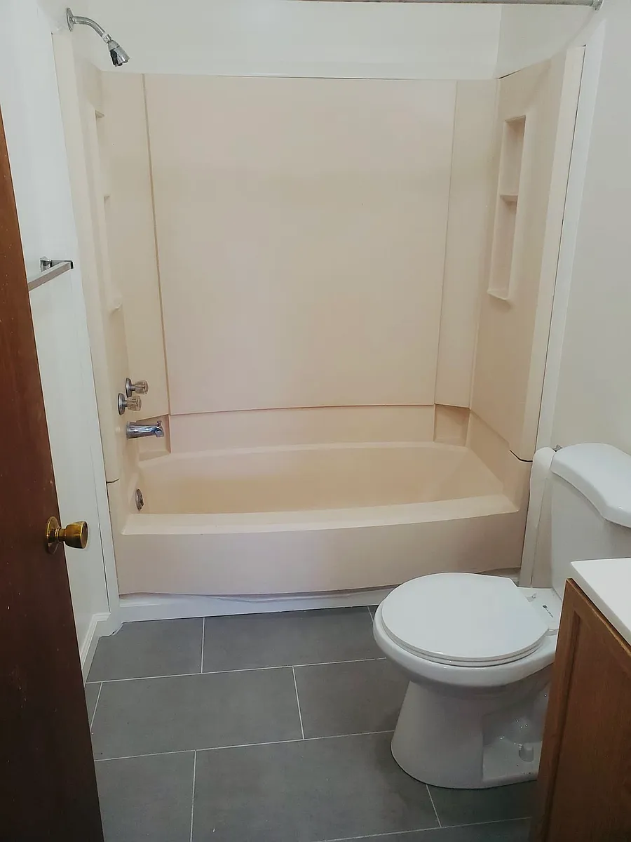 newly tiles bathroom - 258 Pennsylvania Ave #2E