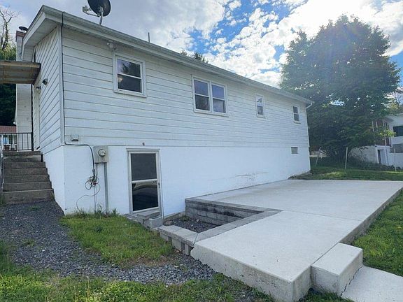 4th image of 6 Pine Park Dr