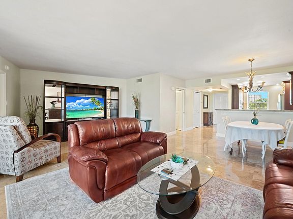 5th image of 3505 Oaks Way #508