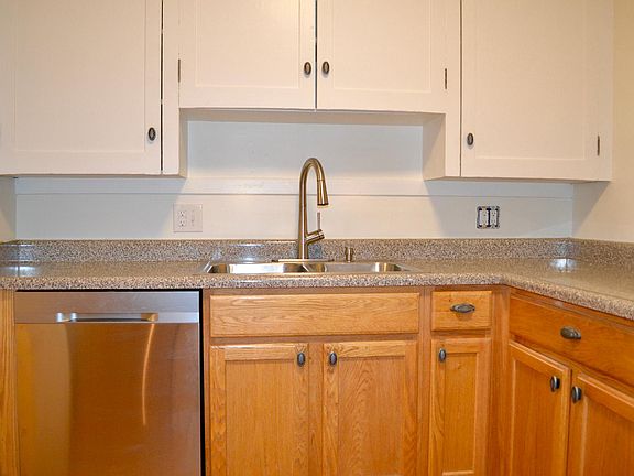 4th image of 1009 E 5th Ave