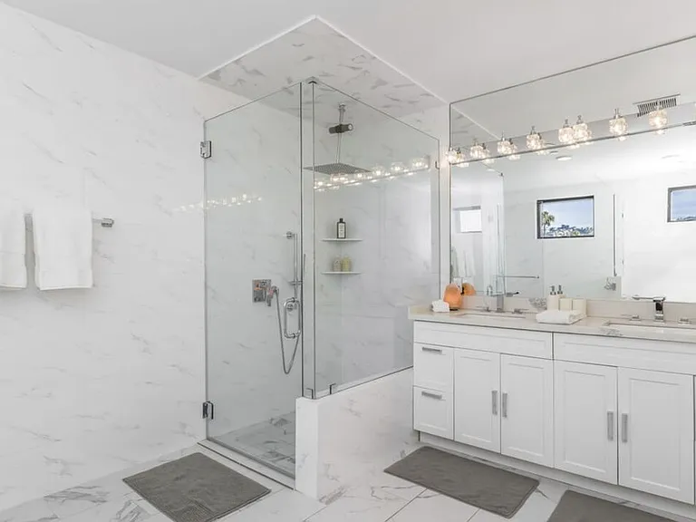 137 N Doheny Dr #2 — Photo 28
