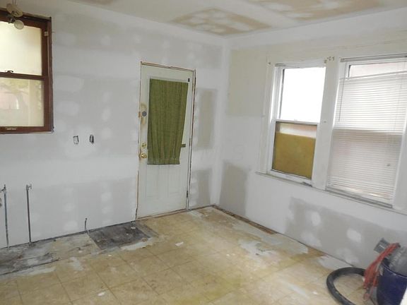 4th image of 79 Southwood Ave