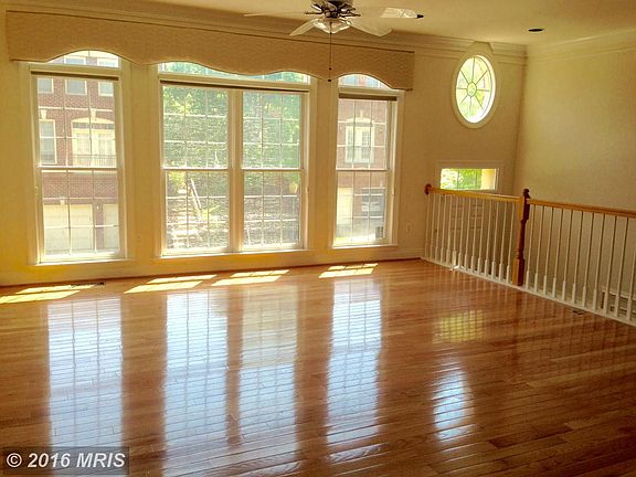 3rd image of 1116 Regal Oak Dr