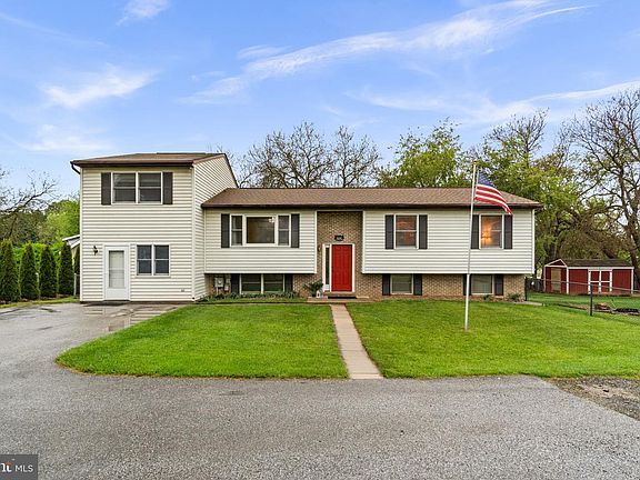 2nd image of 132 Dunrovin Ave