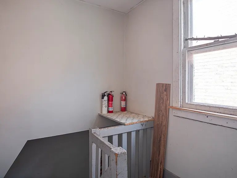 2233 Campbell St — Photo 15