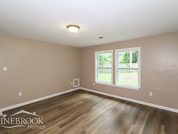 3rd image of 3161 Beauchamp Dr
