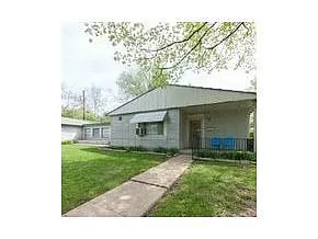 1901 E Maxwell Ln photo 1