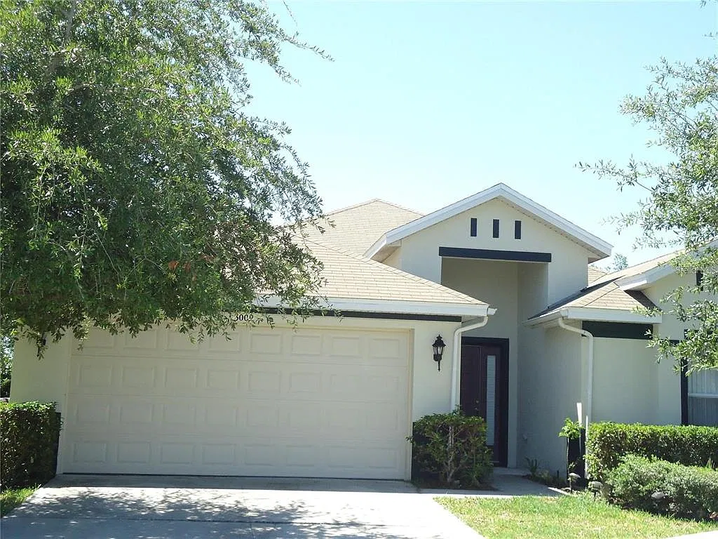 4 bed, 2.0 bath, 1894 sqft, $2,400 — Photo 1