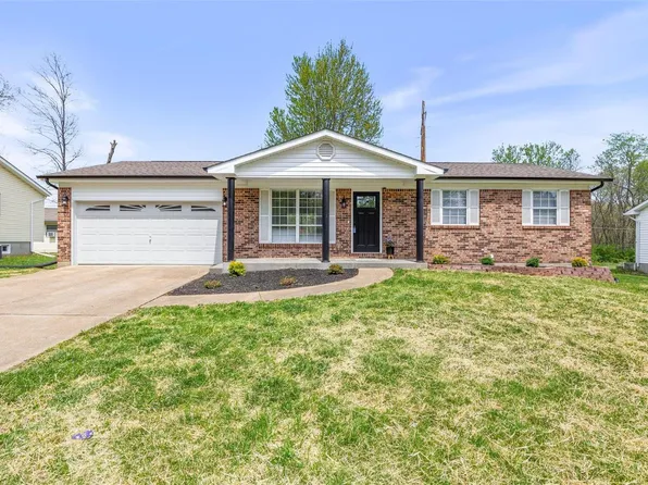309 Kenwood Dr, Farmington, MO 63640