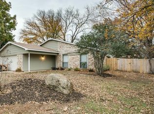 1911 Lost Creek Dr, Arlington, TX 76006