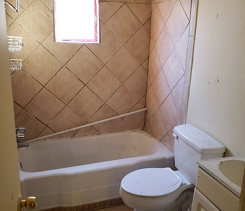 5th image of 1101 E Clark Ave