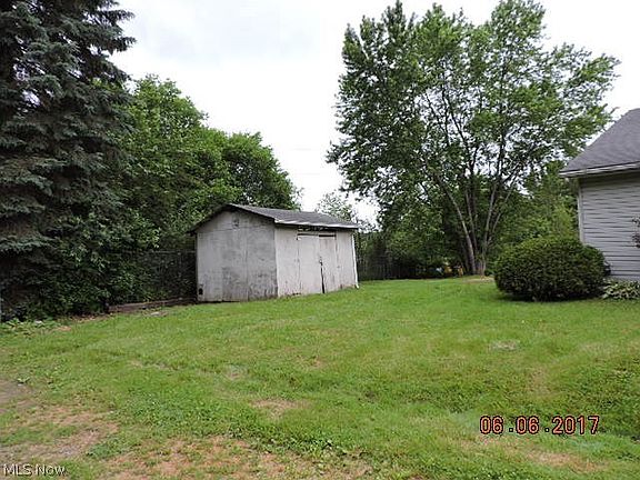 2nd image of 2225 W 4th St