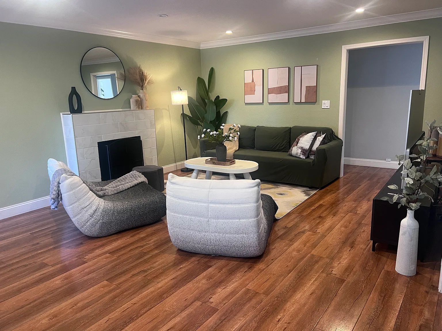 4 bed, 1320 sqft, $5,250 — Photo 2