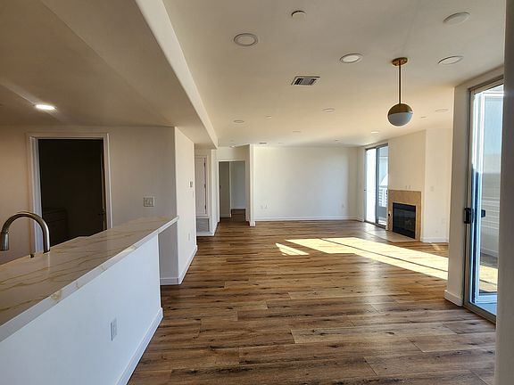4th image of 5143 White Oak Ave Unit 405