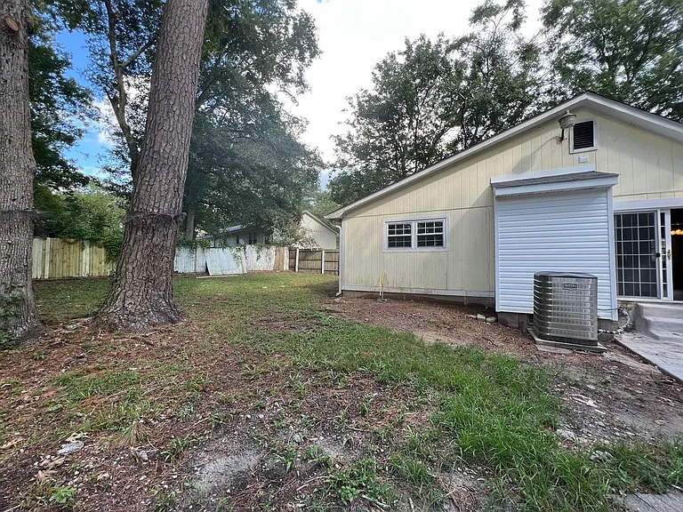 1008 Stillwood Ct — Photo 13