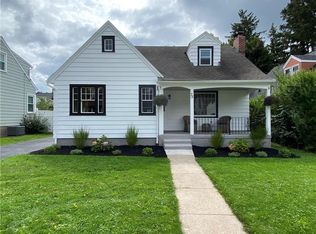 75 Redfern Dr, Rochester, NY 14620