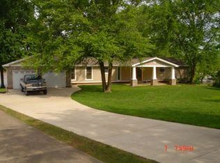 1095 Edgewater Cir, Gallatin, TN 37066
