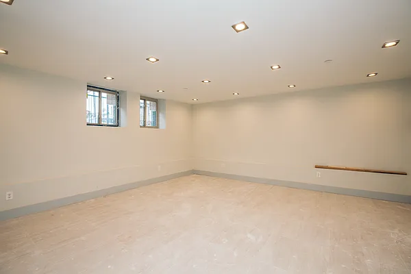 Rented by Nooklyn NYC LLC | media 30