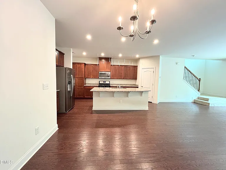 735 Lampwick Ln — Photo 7