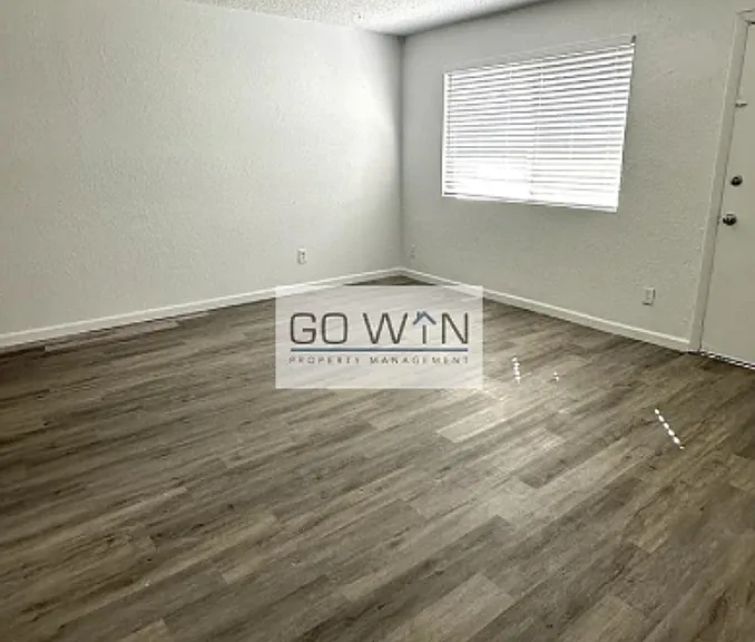 151 E Ingram St — Photo 10