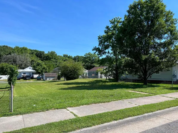 123 E 29th St #16, Buena Vista, VA 24416