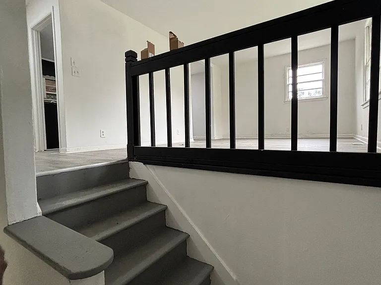 2806 Hilltop Ter NW — Photo 3