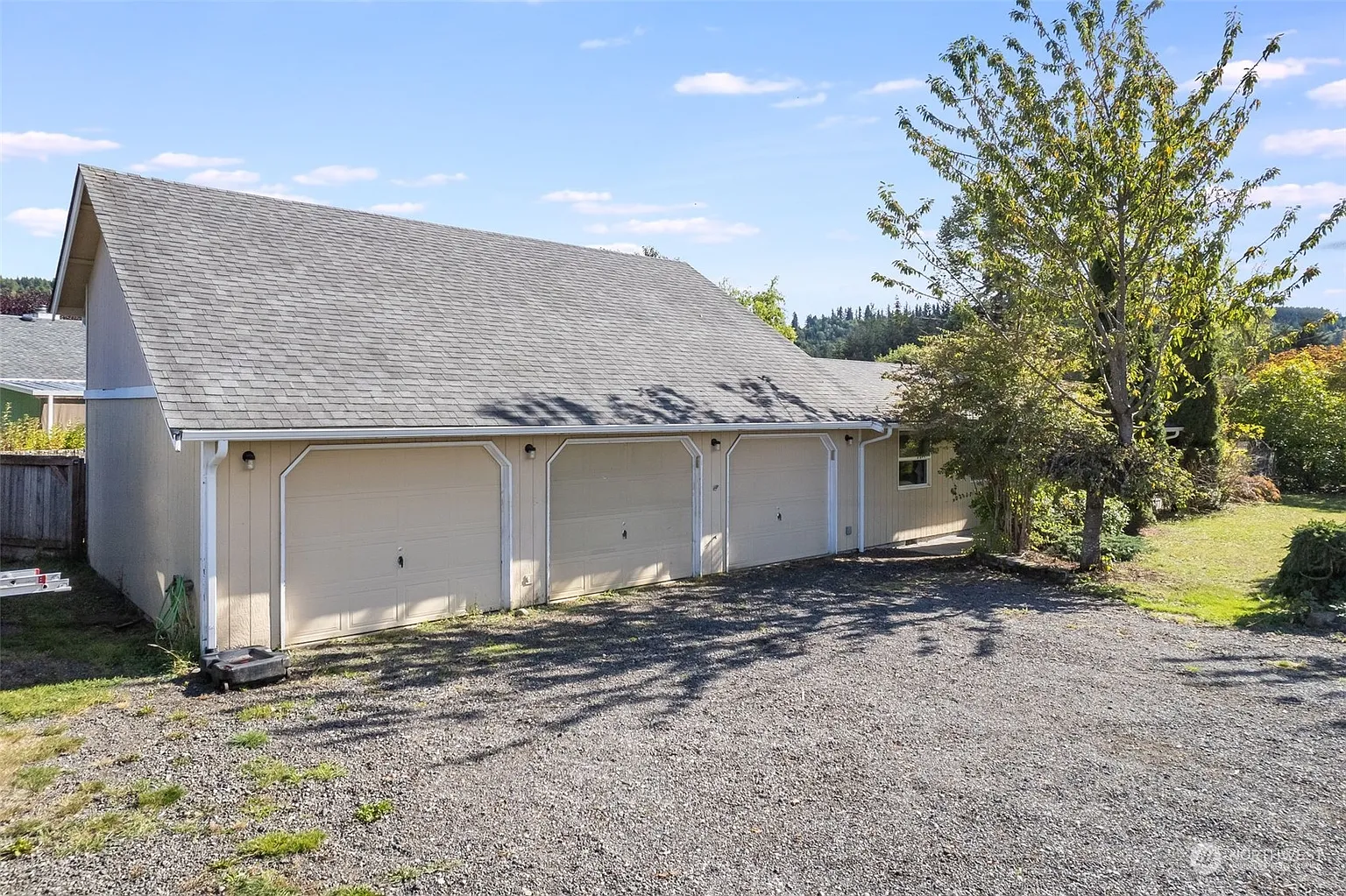 153 Weyerhaeuser N photo 1