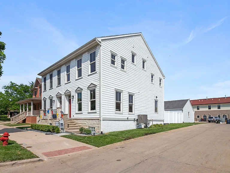 1327 Foster Rd — Photo 46