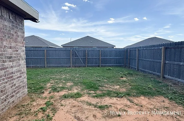 8415 10th Pl — Photo 2