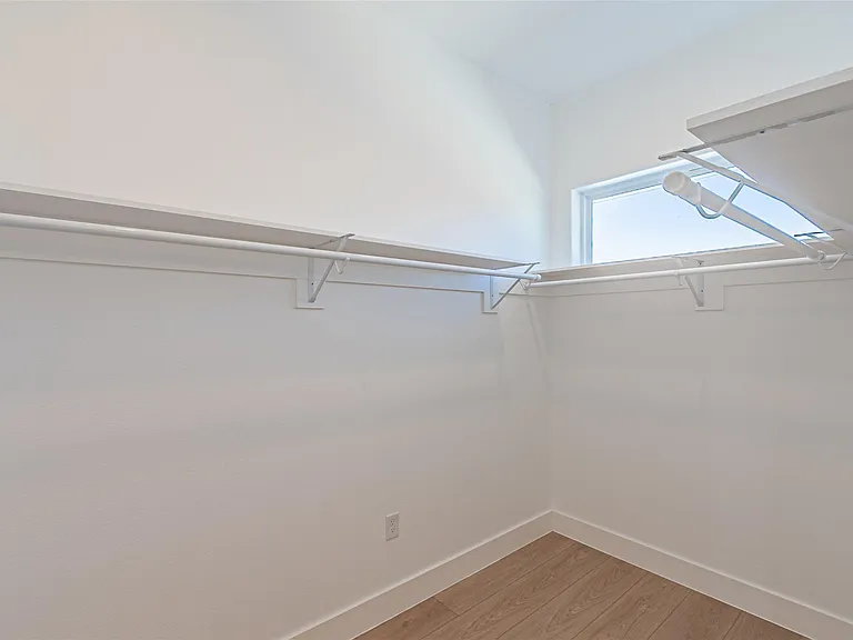 4319 Sylvester St — Photo 20