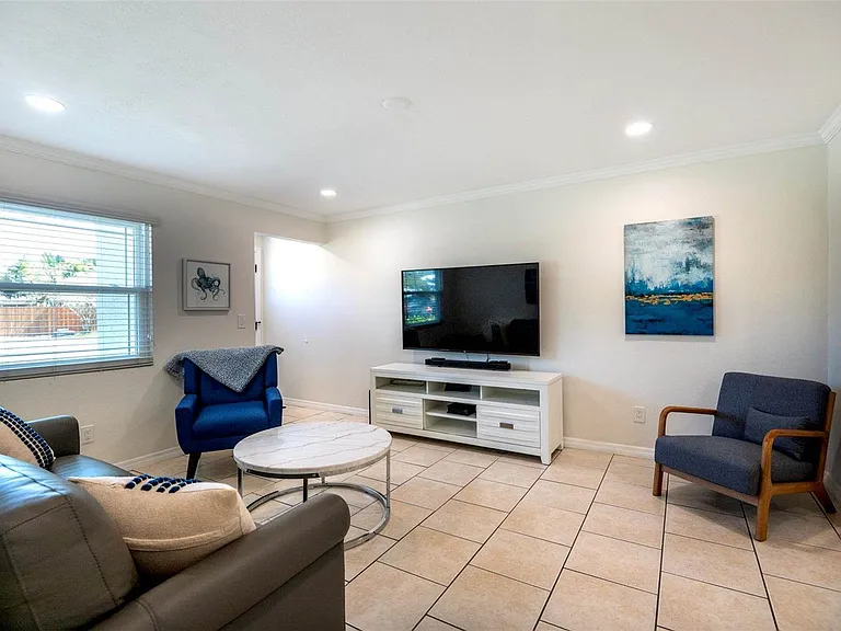 569 Bamboo Dr S — Photo 6
