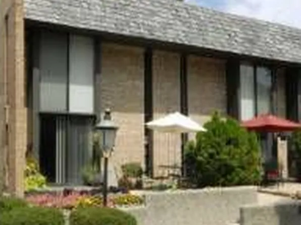 460 W Russell St #7, Barrington, IL 60010