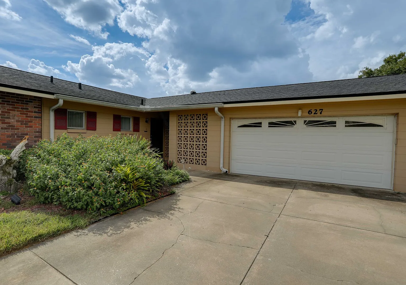 627 Macarthur Dr — Photo 3