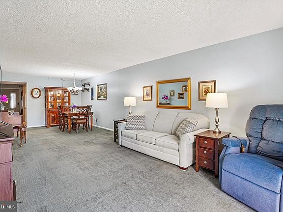 5th image of 406 Summit House