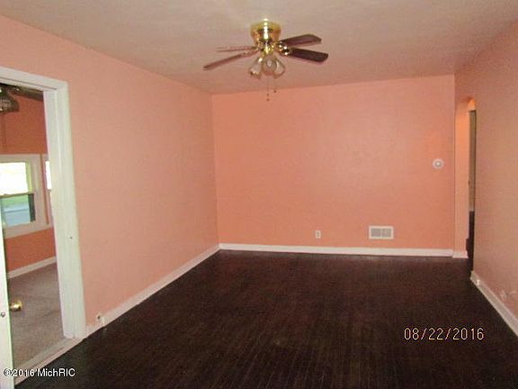 3rd image of 987 Lavette Ave