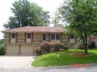 3637 S Trail Ridge Dr, Independence, MO 64055